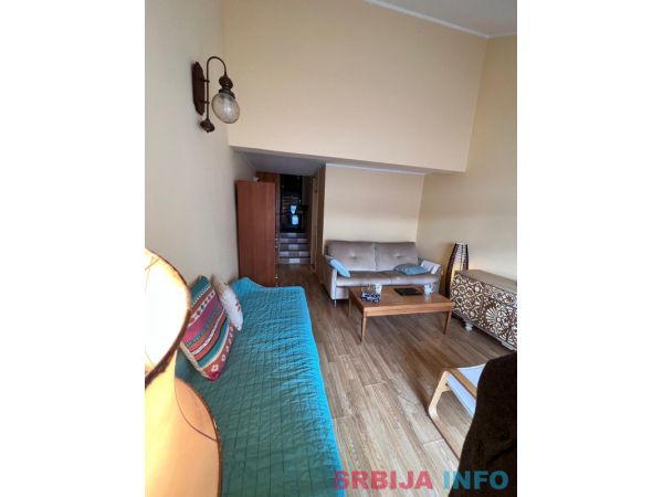 Kompletno renoviran apartman sa pogledom na Boku &ndash; Kra&scaron;ići (52m&sup2;)