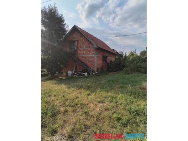 Prodaja imanja - vi&scaron;e placeva sa objektima Barajevo 
