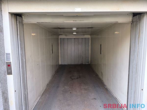 Garazno mesto 13m2 kod Ada Malla