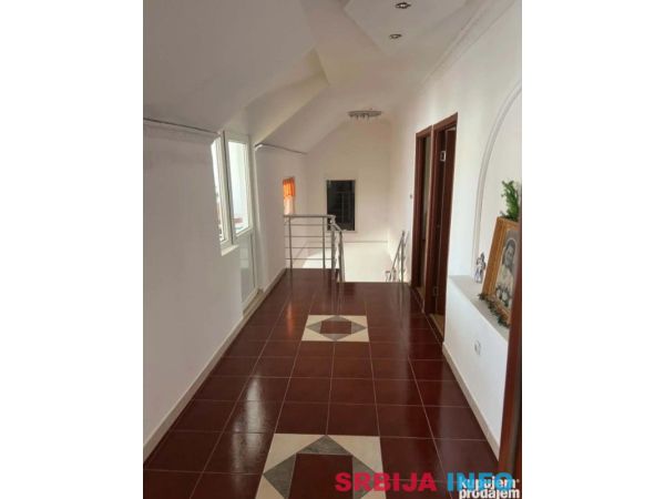 Kuća 250 m2 Sopot Beograd 