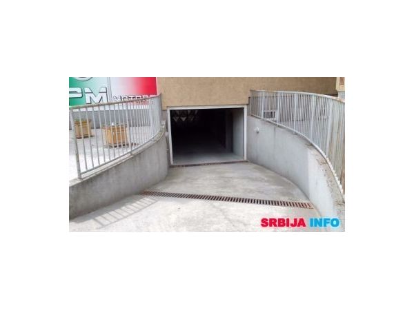 Garaza u centru Nemanjina - Požarevac