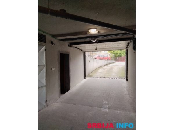 Garaza u centru Nemanjina - Požarevac
