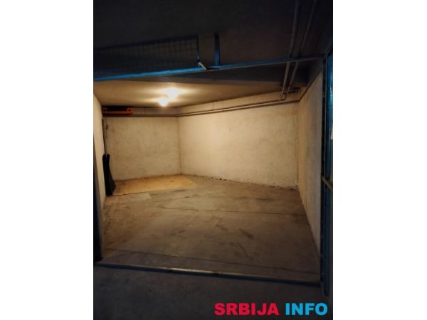 Garaza u centru Nemanjina - Požarevac