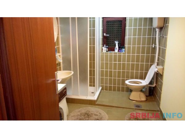 K-93, kuća 370mkv, gradsko brdo