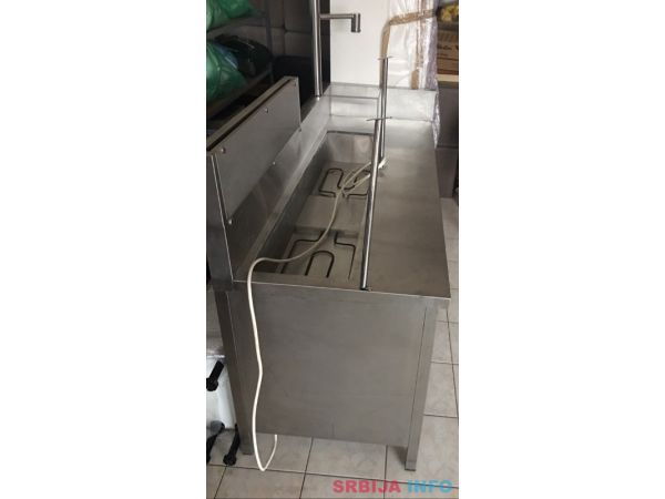 Neutralni topli sto sa nadogradnjom