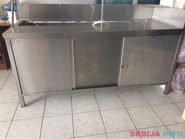 Neutralni topli sto sa nadogradnjom