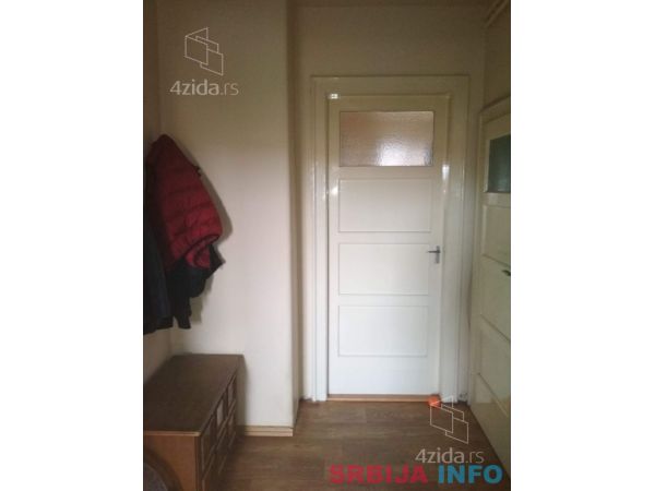 Prodajem salonski stan u Subotici