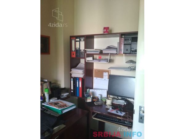 Prodajem salonski stan u Subotici