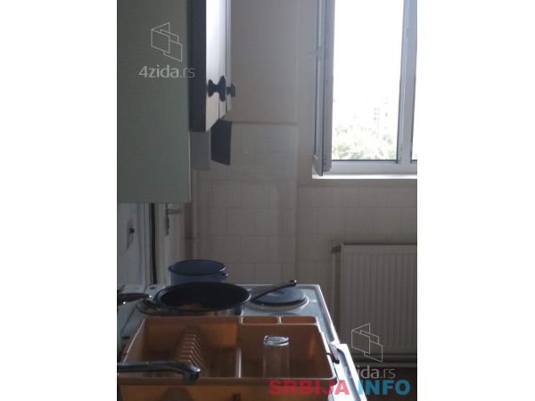 Prodajem salonski stan u Subotici