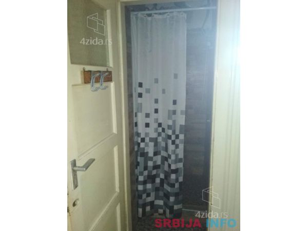 Prodajem salonski stan u Subotici