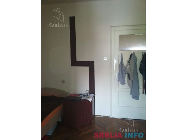 Prodajem salonski stan u Subotici