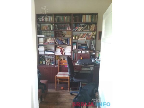 Prodajem salonski stan u Subotici