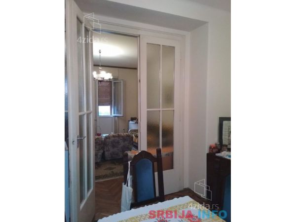 Prodajem salonski stan u Subotici