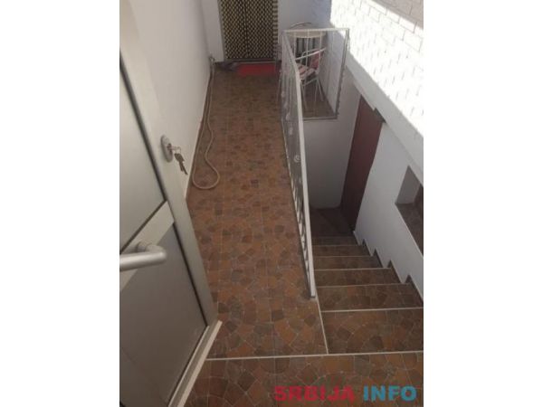 Stan i lokal-Slavujev Venac