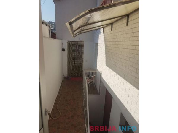 Stan i lokal-Slavujev Venac