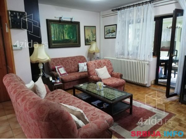 Porodicna kuca na Paragovu-Sremska Kamenica