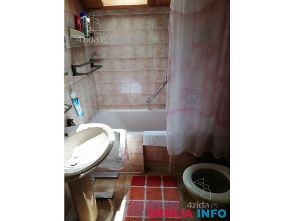 Porodicna kuca na Paragovu-Sremska Kamenica