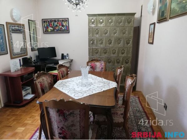 Porodicna kuca na Paragovu-Sremska Kamenica