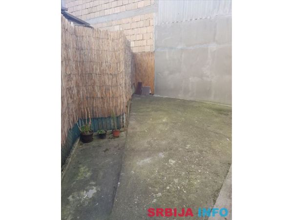 Prodajem kucu Dusanovac 33m2,vlasnik