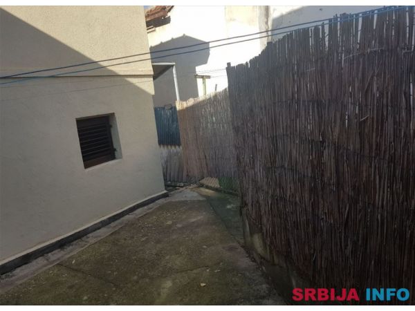 Prodajem kucu Dusanovac 33m2,vlasnik