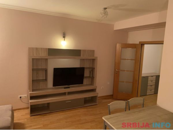 Izdajem potpuno namesten dvosoban stan 55 m2, Zvezdara, Zahumska 