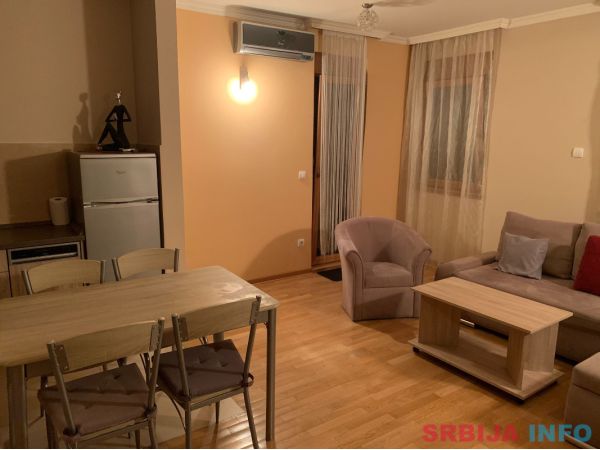 Izdajem potpuno namesten dvosoban stan 55 m2, Zvezdara, Zahumska 