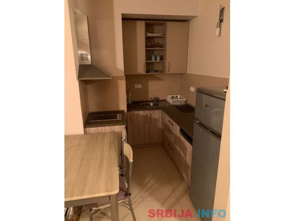 Izdajem potpuno namesten dvosoban stan 55 m2, Zvezdara, Zahumska 