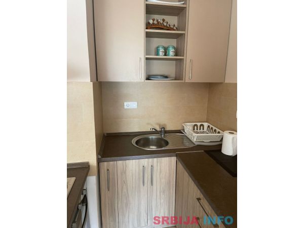 Izdajem potpuno namesten dvosoban stan 55 m2, Zvezdara, Zahumska 