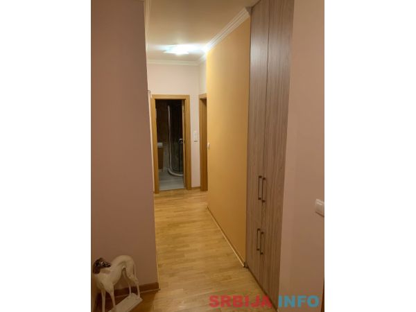 Izdajem potpuno namesten dvosoban stan 55 m2, Zvezdara, Zahumska 