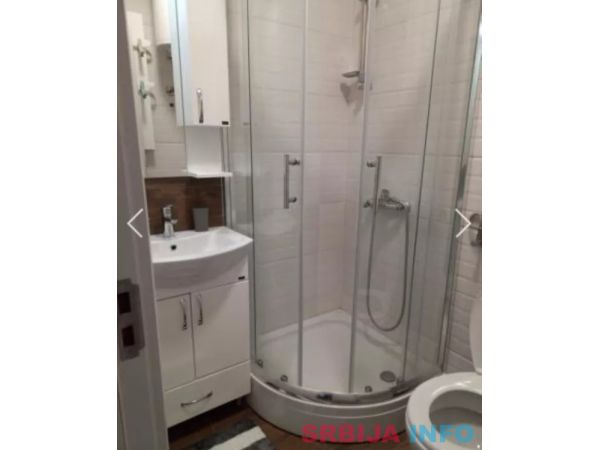 Prodajem apartman u centru Divcibara