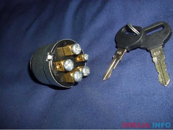 VOJNA BRAVA TAM PASE NA SVE TRAKTORE I GRADJ MASINE