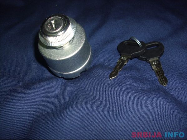 VOJNA BRAVA TAM PASE NA SVE TRAKTORE I GRADJ MASINE