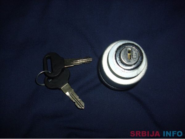 VOJNA BRAVA TAM PASE NA SVE TRAKTORE I GRADJ MASINE