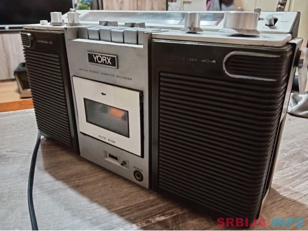 Radio kasetofon york kr680