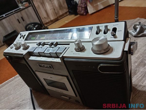 Radio kasetofon york kr680
