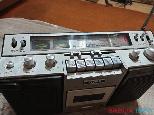Radio kasetofon york kr680