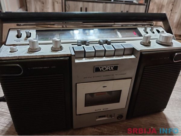 Radio kasetofon york kr680