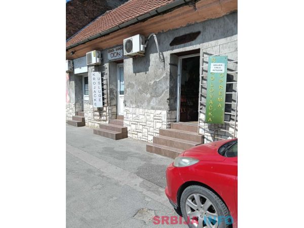 Prodajem tri lokala u centru Zrenjanina povoljno