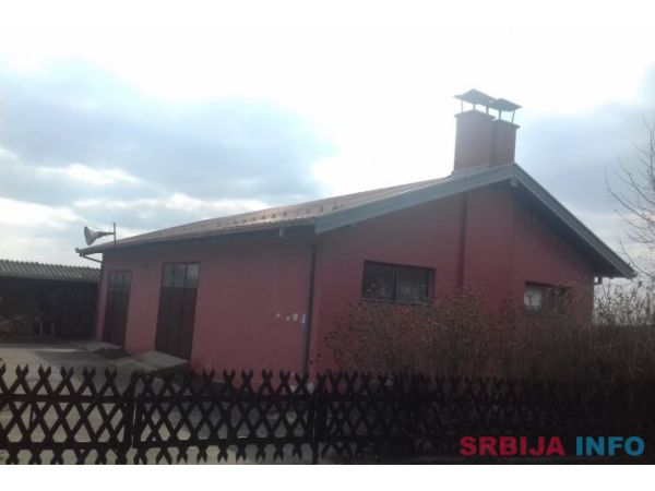 Prodajem stambeno-poslovni prostor u Despotovu