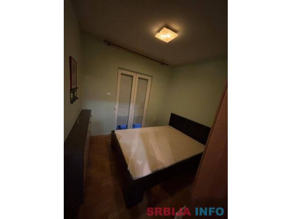 Dvosobni stan odlično stanje, prvi sprat, Sunčani breg, Vrnjačka Banja