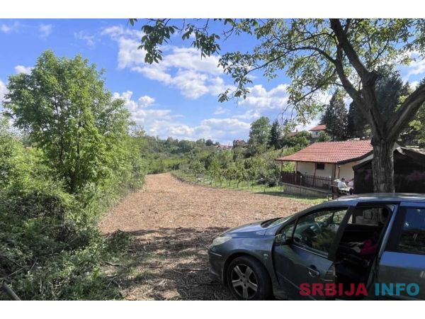 Na prodaju plac Beograd-Zaklopača
