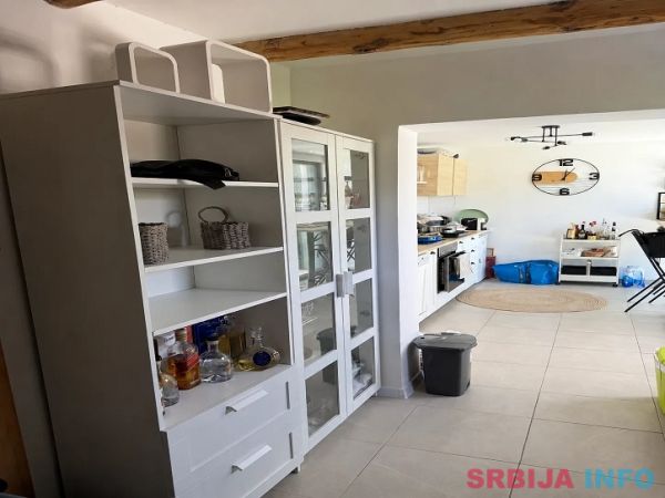 Mislođin-Obrenovac, name&scaron;tena dvoetažna kuća sa bazenom