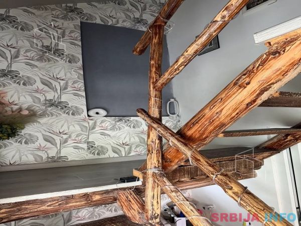 Mislođin-Obrenovac, name&scaron;tena dvoetažna kuća sa bazenom