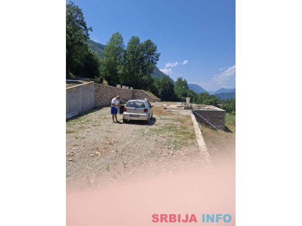 Prodajem plac na obroncima Tare