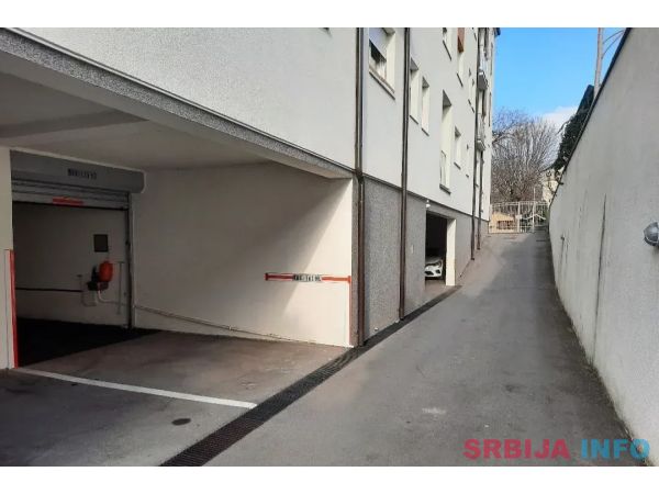 Prodajem garazu u Zemunu
