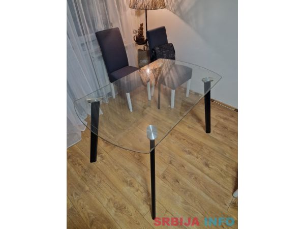 Na prodaju trpezarijski stakleni sto