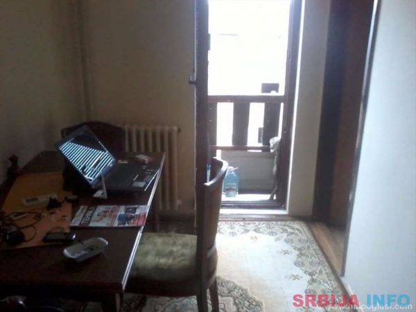Izdajem stan u kragujevcu za 1-2 student