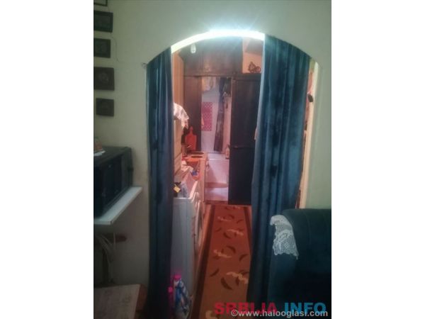 Prodajem kucu-Teodora Drajzera