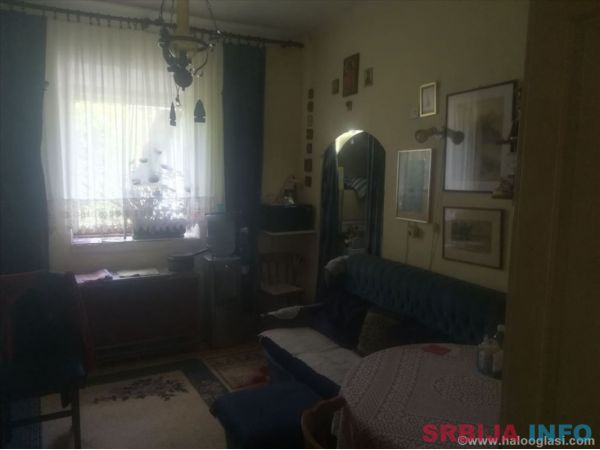 Prodajem kucu-Teodora Drajzera