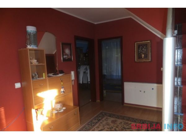 Dve kuce u strogom centru+poslovni prostor